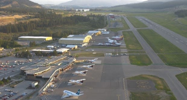 The air traffic control tower at Kelowna International Airport was forced to shut down early twice in 2021, and transfer airspace control to overnight backup in Penticton. (YLW - image credit)