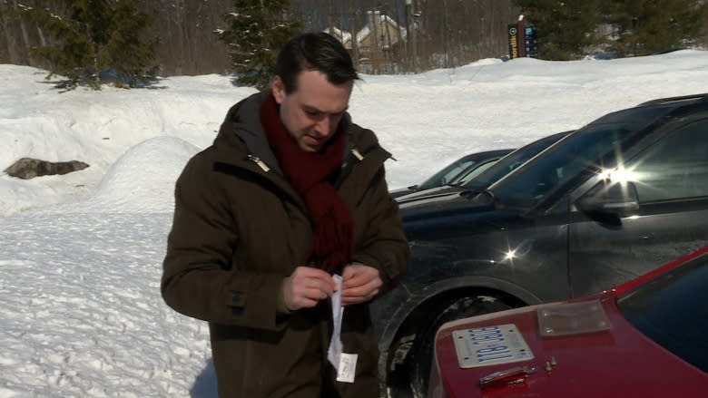 Quebec police accused of blitzing Chelsea parking lots for expired Ontario plates