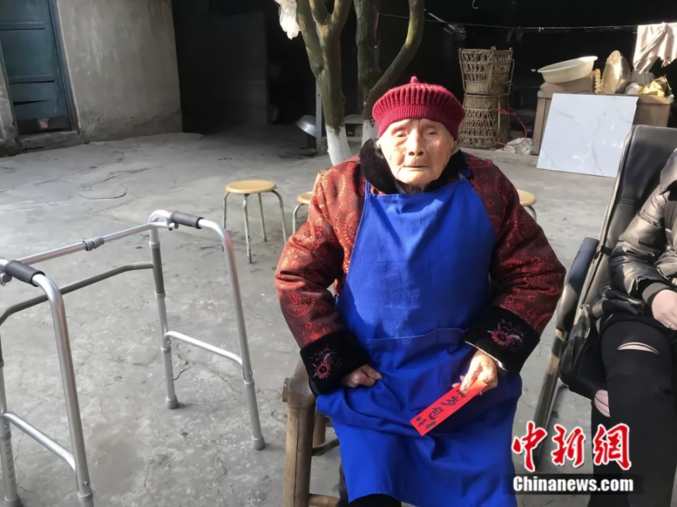 ▲她是成都「最牛00後」！生於1900年，高壽118歲的朱鄭氏老奶奶，見證了中國百餘年間的風雲變幻。(圖 / 翻攝自中新網)