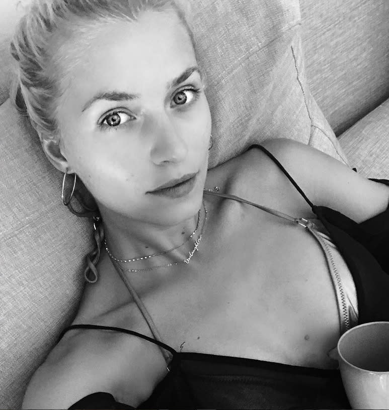 <p>Dass Model Lena Gercke eine Naturschönheit ist, ist kein Geheimnis. Dennoch haute dieser “Oben-ohne-Schnappschuss” ihre Follower von den Socken - immerhin brachte er innerhalb eines Tages über 40.000 Likes ein. Die 29-Jährige beweist: Ein minimalistisches Styling und ein wacher Blick sind alles, was man für ein gelungenes Foto braucht. (Bild: Instagram/lenagercke)</p>