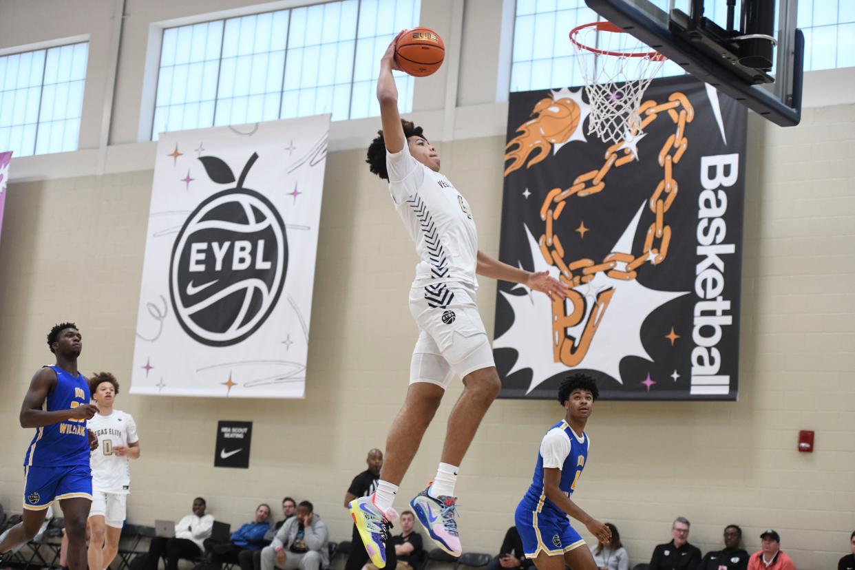 Tyran Stokes, a five-star sophomore from Louisville who plays for Prolific Prep, and Jasper Johnson, a five-star junior from Woodford County who plays for Link Academy, are scheduled to play for a national high school basketball title at the Chipotle Nationals tournament.