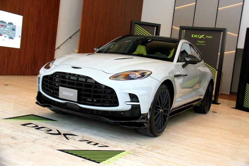 aston-martin-dbx707