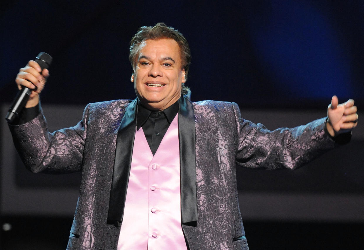 Juan Gabriel durante su actuación en la 10a entrega del Latin GRAMMY, realizada en 2009 en Las Vegas, Nevada.