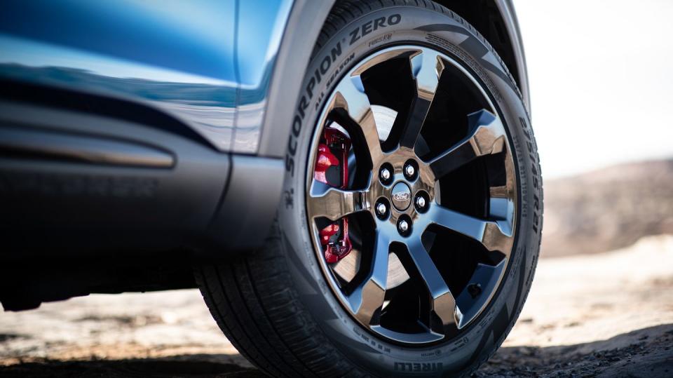 <p>The ST comes with 20-inch wheels as standard, and 21-inch wheels are optional. Summer performance tires are a $2500 option.</p>