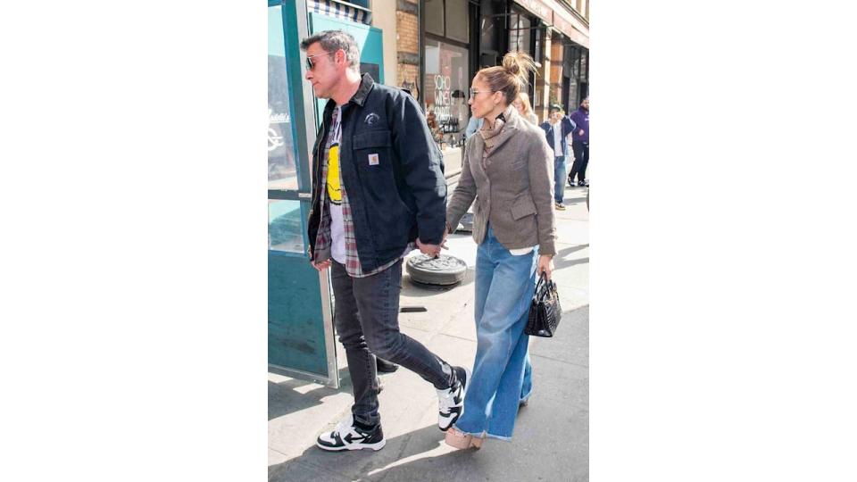 Jennifer Lopez and Ben Affleck holding hands as they walk to Sadelle's for lunch