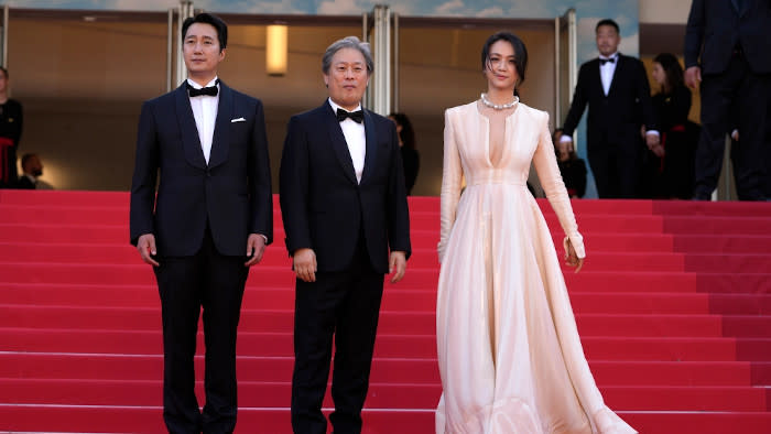 Tang Wei with director Park Chan-Wook and co-star Park Hae-Il in Cannes