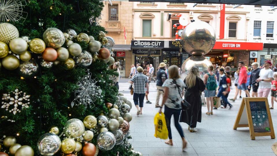 XMAS SHOPPERS RUNDLE MALL