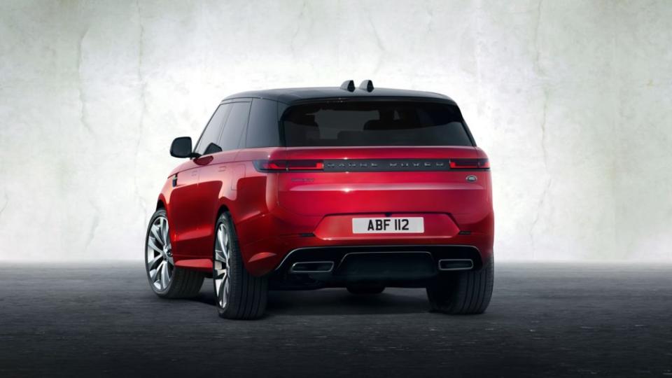 全新Range Rover Sport於今年5月亮相，尾燈則與兄弟車新Range Rover不同，乃採用橫式設計。(圖片來源/ Land Rover)