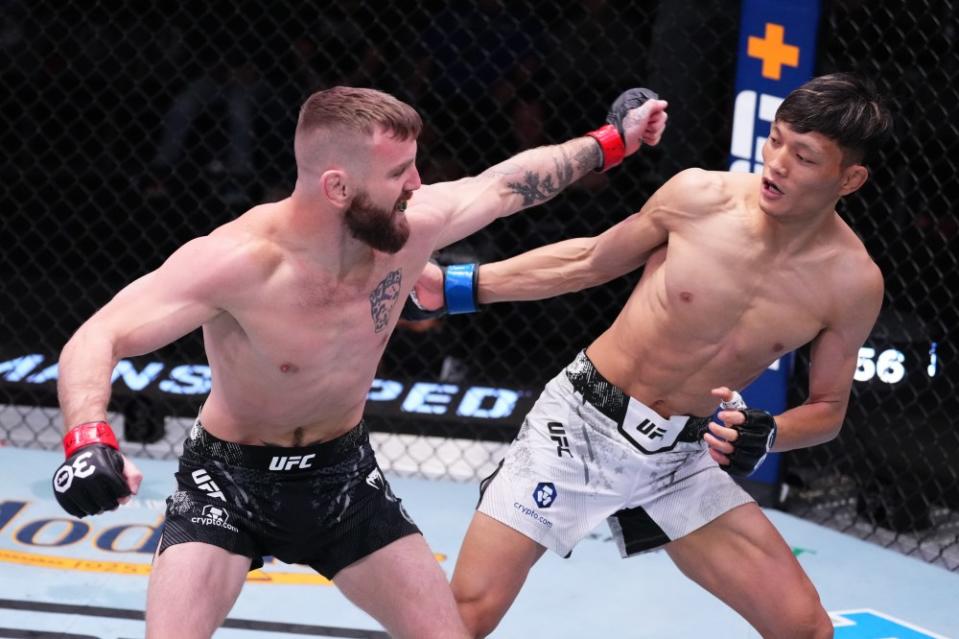 LAS VEGAS, NEVADA – DECEMBER 09: (L-R) Tim Elliott battles Sumudaerji of China in a bantamweight fight during the UFC Fight Night event at UFC APEX on December 09, 2023 in Las Vegas, Nevada. (Photo by Jeff Bottari/Zuffa LLC via Getty Images)