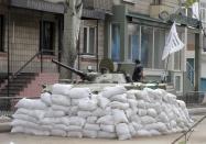 An airborne tank of pro-Russian insurgents take position in the center of Slovyansk, eastern Ukraine, Sunday, April 20, 2014. Pro-Russian insurgents defiantly refused to surrender their weapons or give up government buildings in eastern Ukraine, despite a diplomatic accord reached in Geneva and overtures from the government in Kiev. (AP Photo/Efrem Lukatsky)