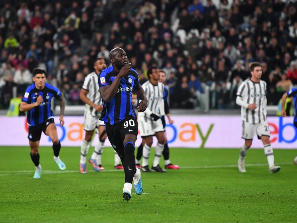 Romelu Lukaku gestures towards the crowd in Turin  (Getty Images)