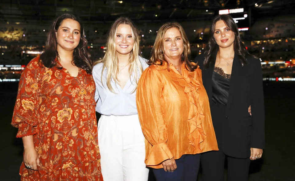 Danielle Frawley (right) with mother Anita (second from right) and sisters Chelsea (L), and Keeley (second from left). (Photo by Dylan Burns/AFL Photos via Getty Images)
