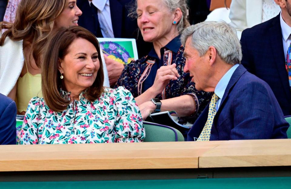 Carole et Michael Middleton photographiés dans les tribunes de Wimbledon sans Kate