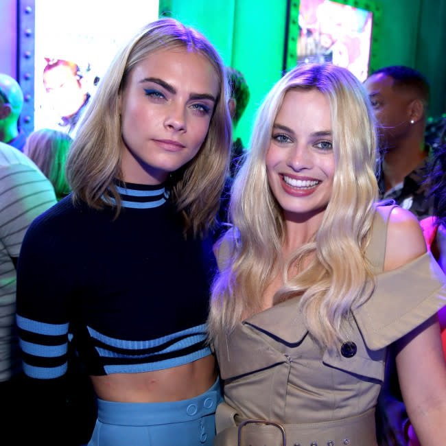 Cara Delevingne y Margot Robbie en una imagen de 2016 credit:Bang Showbiz