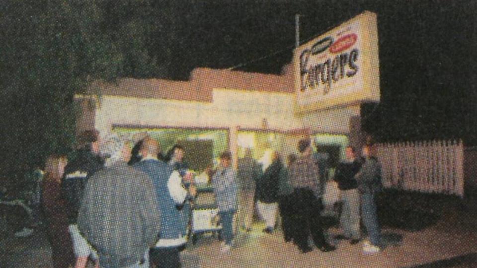 Burger fans flow out the door Oct. 28, 1998, as the last closing hour approaches at Scrubby and Lloyd’s restaurant in San Luis Obispo.