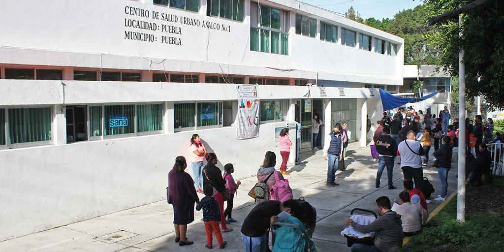 Se cumplirán peticiones pero no suspendan el servicio, clama Barbosa a trabajadores de Salud en Puebla