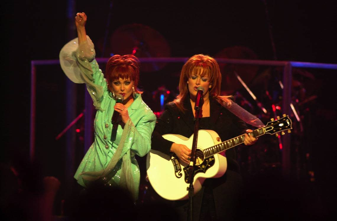 Naomi Judd, and daughter Wynonna played Rupp Arena on April 7 , 2000.