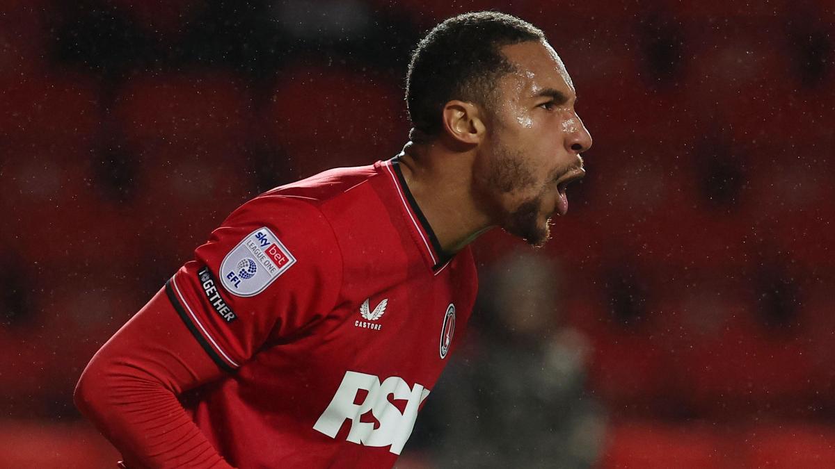 Former Charlton defender Thomas joins Carlisle United