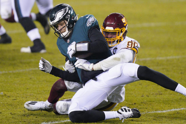 Washington beats the Eagles 20-14, captures NFC East title