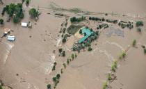 An aerial view shows flood waters surrounding a building structure in Longmont, Colorado September 13, 2013. National Guard troops plucked stranded residents out of danger by helicopter and hauled them out of an inundated community in military trucks Friday, as the death toll from the worst floods to hit Colorado in decades rose to four with 80 people still unaccounted for. REUTERS/John Wark (UNITED STATES - Tags: ENVIRONMENT DISASTER)