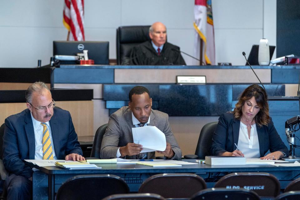 Former Florida State University and NFL wide receiver Travis Rudolph, center, with his defense attorneys Marc Shiner, left, and Heidi Perlet before jury selection in his first-degree murder trial in West Palm Beach, Florida on May 19, 2023.