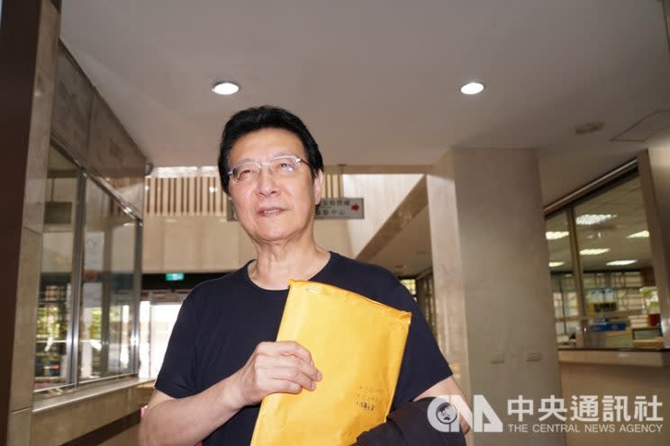 台灣台北地方法院檢察署偵辦「三中案」之一的中廣案，今天約談中國廣播股份有限公司董事長趙少康。