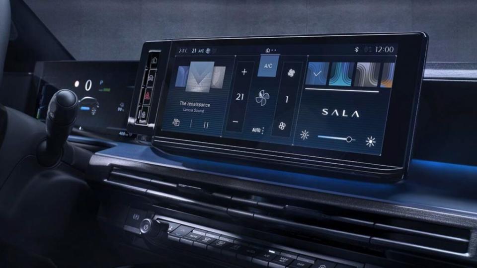 大尺吋雙螢幕讓Lancia Ypsilon大改款看起來更科技。(圖片來源/ Lancia)