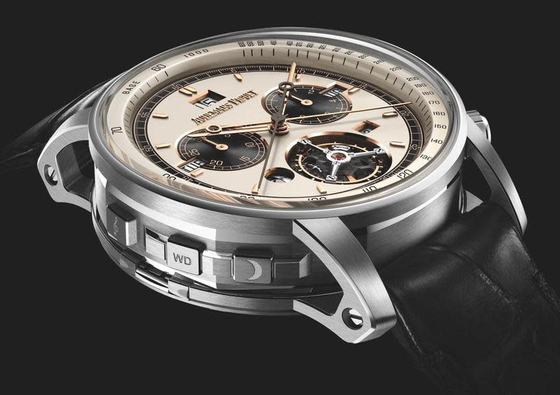 AP愛彼發表其品牌史上最複雜腕錶 Code 11.59 Universelle，代號RD#4，擁有「大自鳴」「超問報時」「萬年曆」「追針計時」與「飛行陀飛輪」以及「自動上鏈機制」，並裝配進錶徑42mm、厚15.55mm的錶殼內，非常厲害！