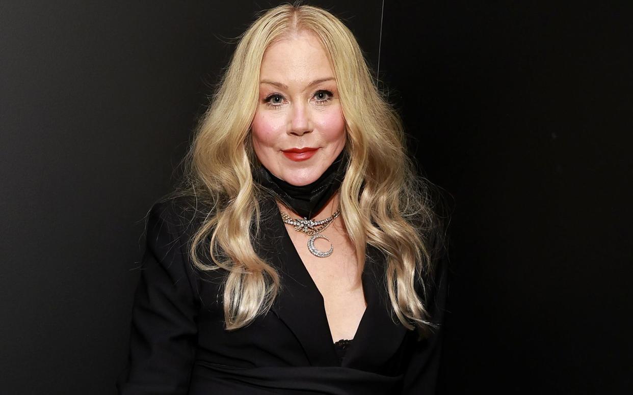 Vor zwei Jahren machte Christina Applegate ihre MS-Erkrankung öffentlich, die dadurch verursachten Schmerzen erschweren ihren Alltag. Nun muss die 51-Jährige in Betracht ziehen, mit der Schauspielerei aufzuhören. (Bild: 2023 Getty Images/Matt Winkelmeyer)