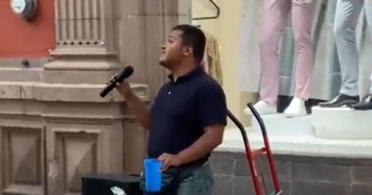 Hombre ciego sorprende al cantar como Luis Miguel. Foto: Captura de video TikTok vía @sloveuu____