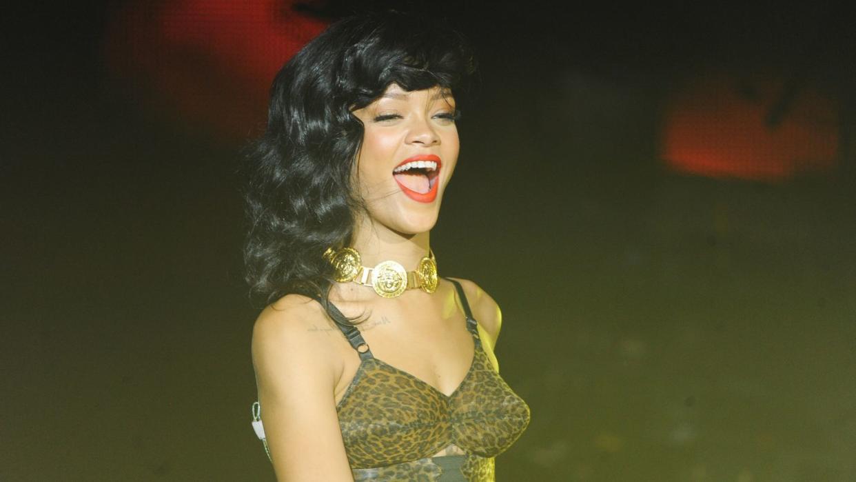 rihanna plays london leg of her 777 tour