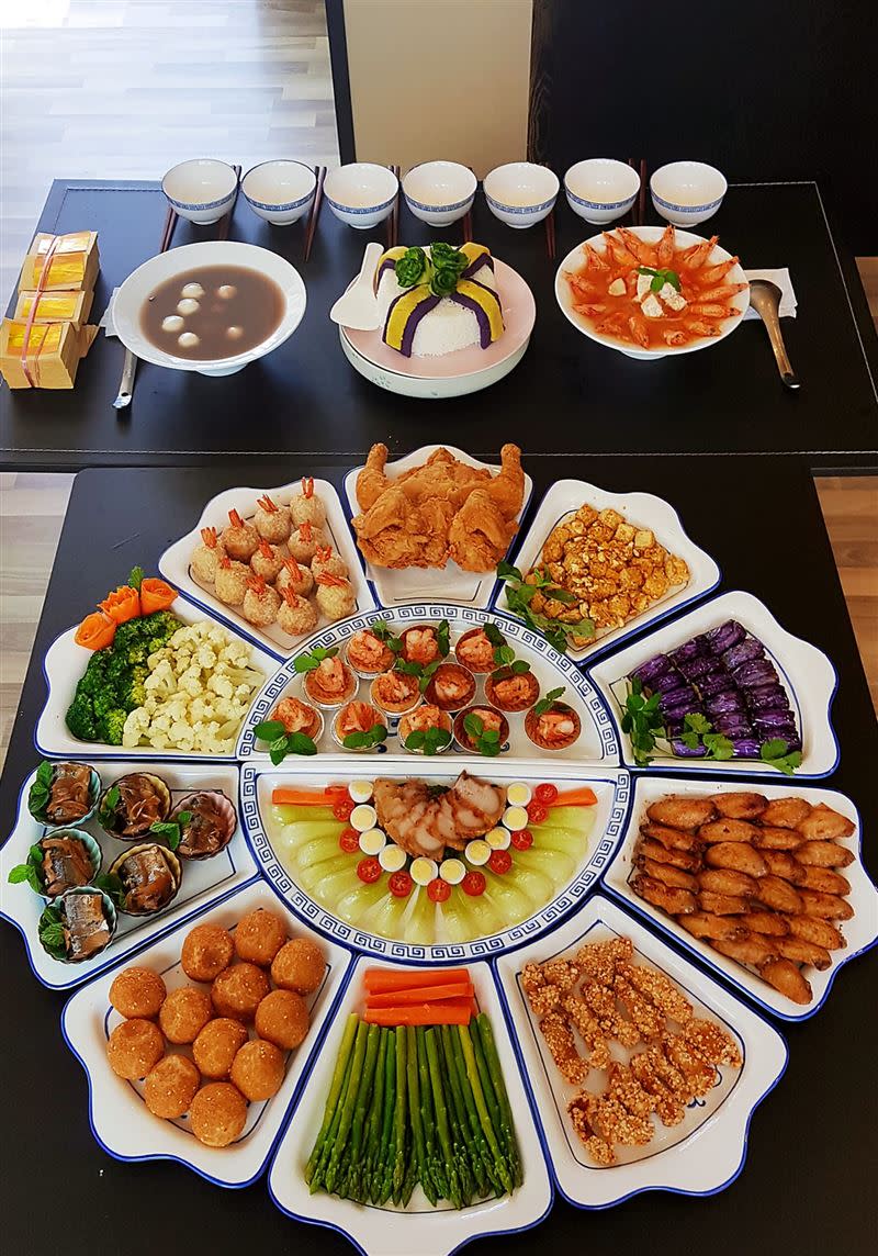 原PO秀出祭祀的15道菜，讓網友驚呼「根本是在辦國宴！」（圖／翻攝自家常菜 臉書）