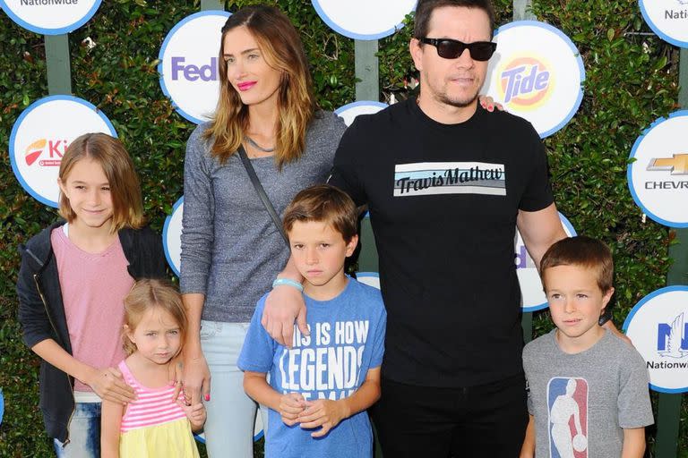 Mark Wahlberg con su mujer, Rhea, y sus cuatro hijos: Ella Rae, Michael, Brendan y Grace