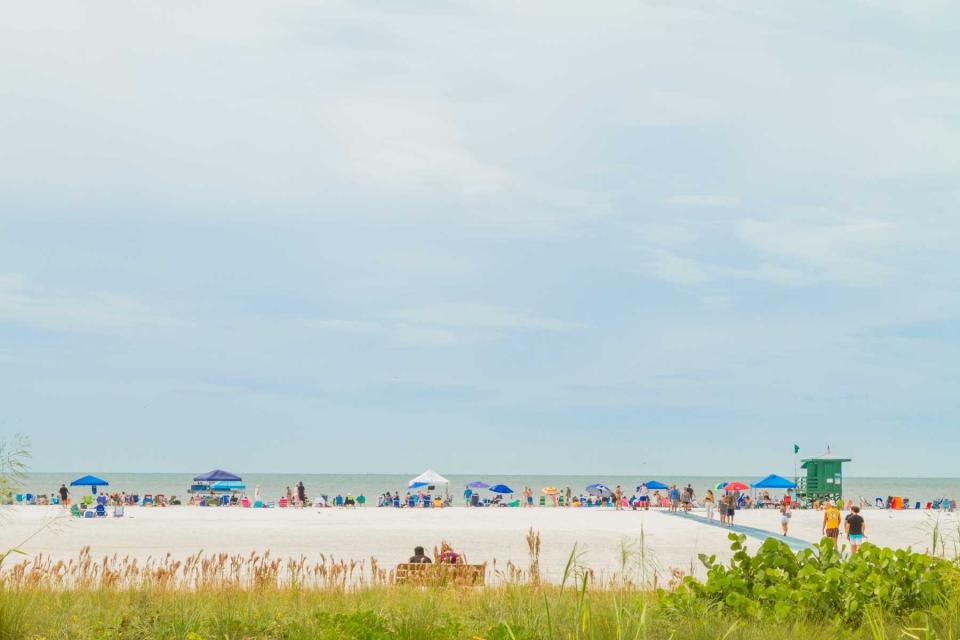 A general landscape of Siesta Beach, one of the most famous beaches around United States. Siesta Beach is two hours driving from Atlanta and four hours driving from Miami.