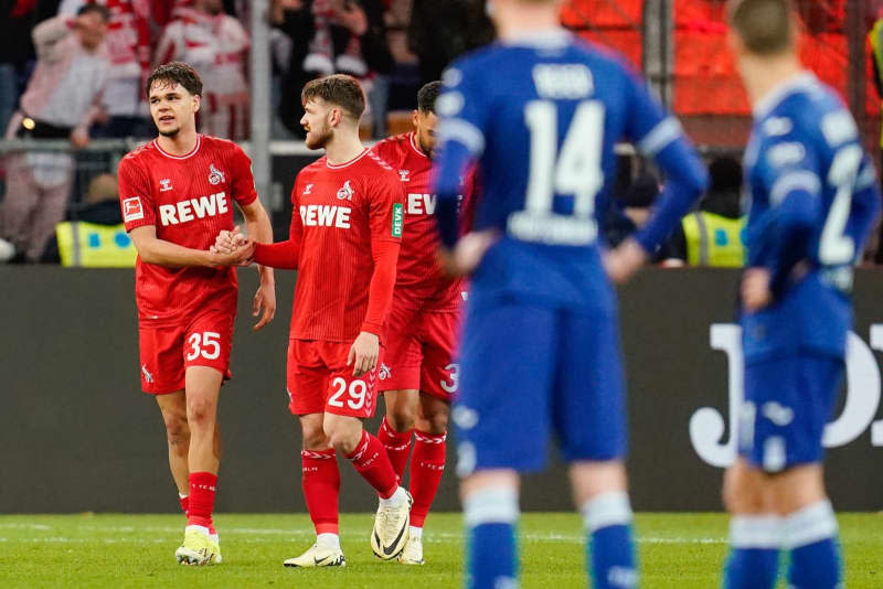 Cologne's goalscorer Max Finkgraefe (L) celebrates scoring his side's first goal with teammates during the German Bundesliga soccer match between TSG 1899 Hoffenheim and 1. FC Cologne at PreZero Arena. Uwe Anspach/dpa