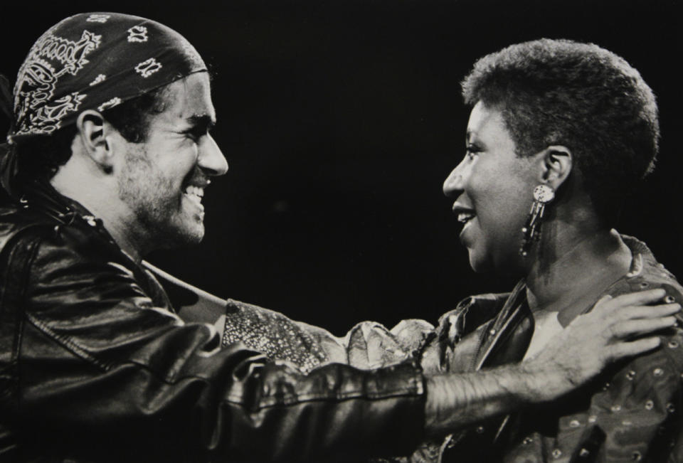 Während seiner “Faith World Tour” wird George Michael von Aretha Franklin unterstützt - am 30. August 1988 in Auburn Hills, Michigan. (Bild: AP Photo/Rob Kozloff, File)