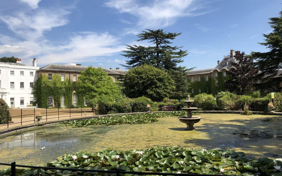 Gardens at the De Vere Beaumont Estate in Windsor - Alamy Stock Photo