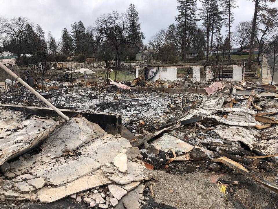 Burned buildings off the main road in Paradise. — Feb. 12, 2019 (Sarah Ruiz-Grossman/HuffPost )