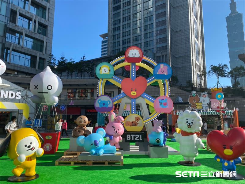 等身BT21公仔排排站。（圖／記者馮珮汶攝）