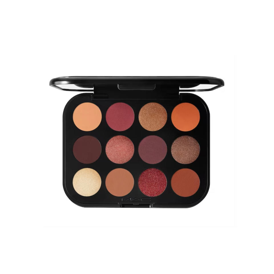 59€<br><p>Cette palette propose 12 coloris chauds pour des mises en beauté intenses. Mention spéciale pour la texture sensorielle des fards. </p><br><a href="https://www.sephora.fr/p/connect-in-colour---palette-d-ombres-a-paupieres-668966.html" rel="nofollow noopener" target="_blank" data-ylk="slk:Acheter;elm:context_link;itc:0;sec:content-canvas" class="link ">Acheter</a>