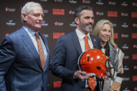 Jimmy, left, and Dee Haslam owners of the NFL Cleveland Browns stands with new head coach Kevin Stefanski after a news conference at FirstEnergy Stadium in Cleveland, Tuesday, Jan. 14, 2020. (AP Photo/Phil Long)