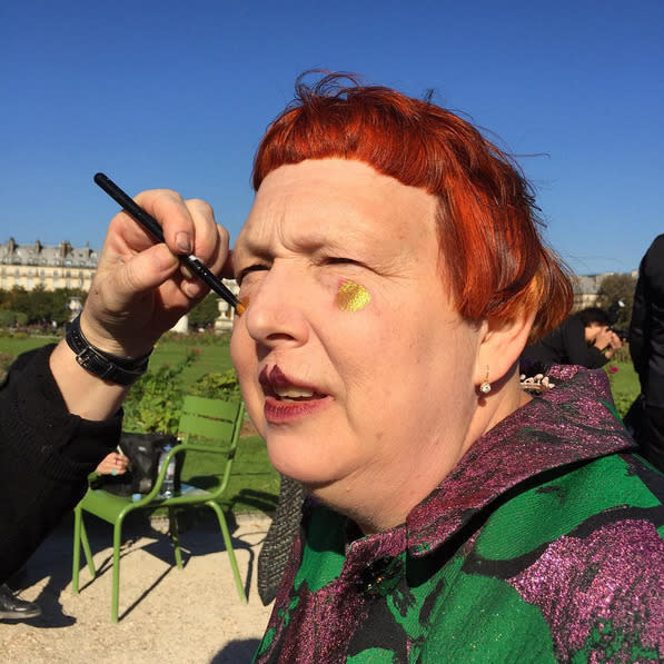 <p>“Lynn from @voguemagazine getting gold dots right now in the #tuileries with@patmcgrathreal #pattakesparis” - <a href="https://instagram.com/p/8Qhk7Ooo2i/?tagged=pattakesparis" rel="nofollow noopener" target="_blank" data-ylk="slk:@sarahcolette;elm:context_link;itc:0;sec:content-canvas" class="link ">@sarahcolette </a></p><p><i>(Photo: Instagram)</i></p>