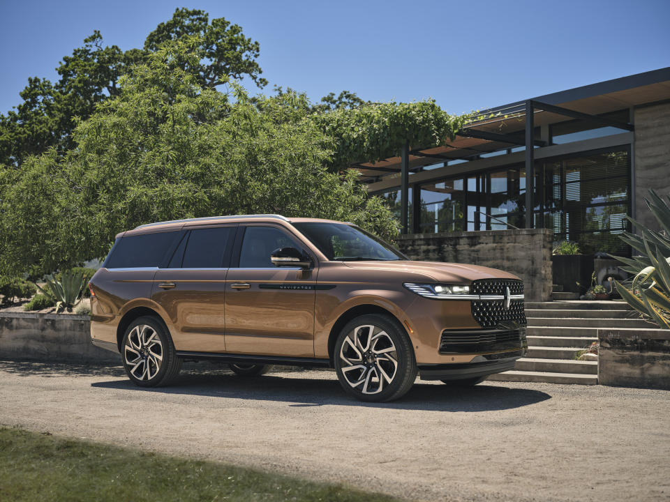 The all-new 2025 Lincoln Navigator Black Label in Sunrise Copper (credit: Lincoln)