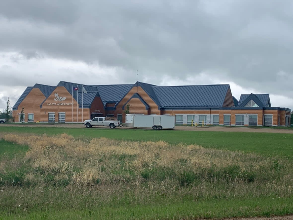 Lac Ste. Anne County says it plans to replace its six-year-old administration building outside Sangudo, Alta., due to structural problems. (Madeleine Cummings/CBC - image credit)