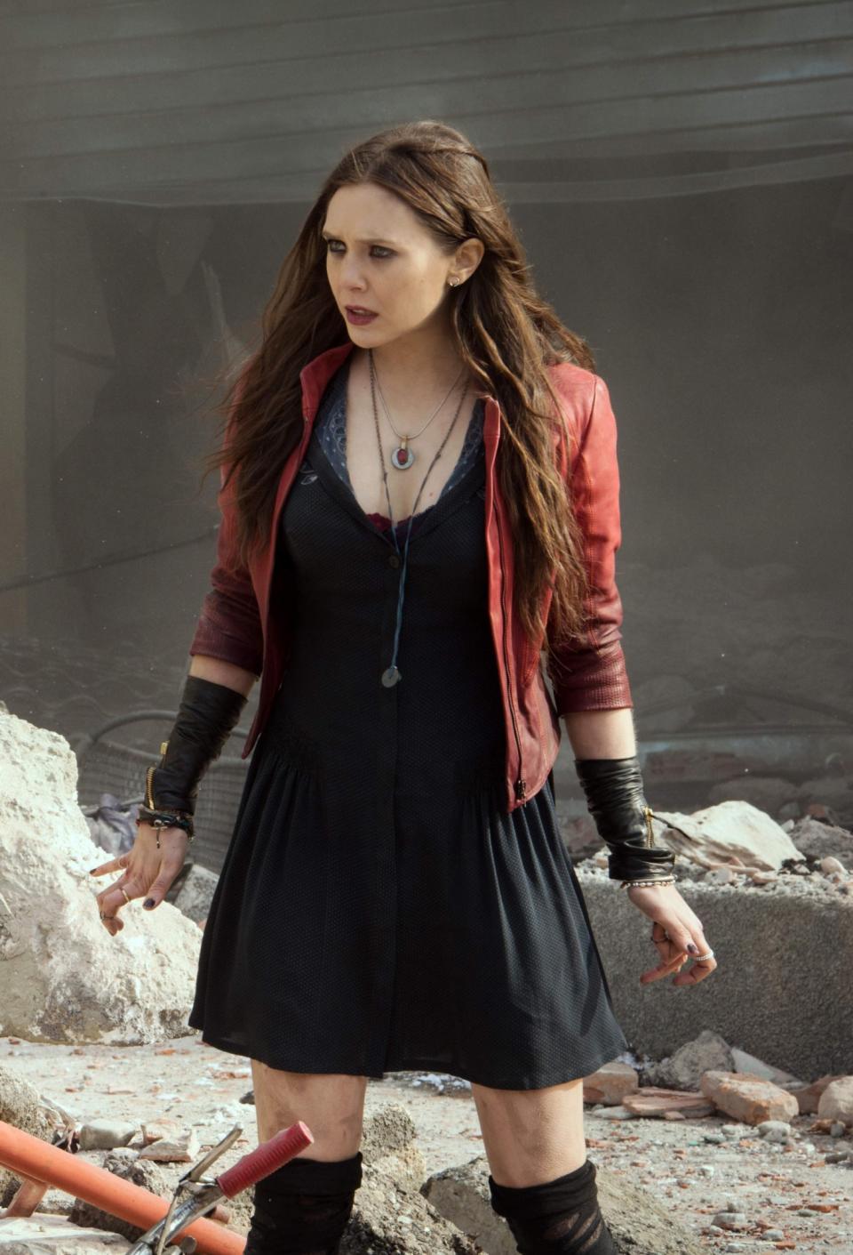 <p><span>Scarlet Witch gehört zu den neuesten Mitgliedern der Film-Avengers. Die Hexe ist die Schwester von Quicksilver, allerdings ist sie mit ihrer Kontrolle über ihre Umwelt und die Psyche ihrer Gegner weitaus mächtiger.</span> (Foto: ddp) </p>