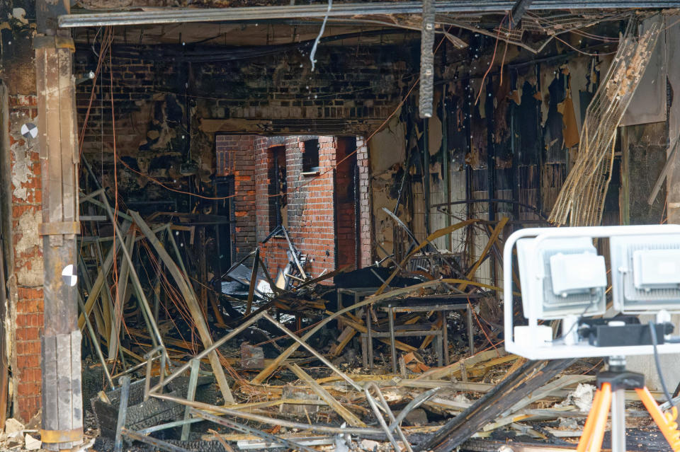 Nordrhein-Westfalen, Eschweiler: Völlig zerstört ist nach einer Explosion ein Geschäft in einem Haus in der Innenstadt von Eschweiler.