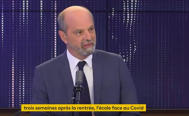 Au micro de franceinfo, le ministre de l'Éducation Jean-Michel Blanquer a annoncé le début à venir d'une expérimentation d'un nouveau protocole sanitaire en milieu scolaire. (Photo: Capture d'écran franceinfo)