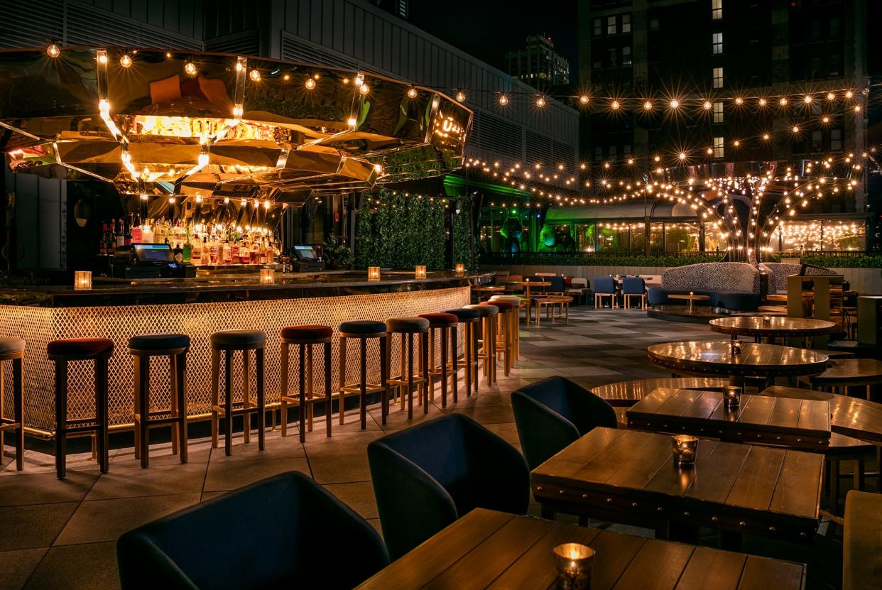 The Magic Hour Rooftop Bar & Lounge at Moxy Times Square: Warren Jagger