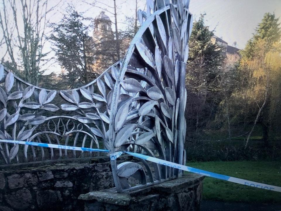 La escena policial en el parque Cadzow Glen en Hamilton, South Lanarkshire, donde se descubri&#xf3; el cuerpo de Amber (Lucinda Cameron/PA Wire)