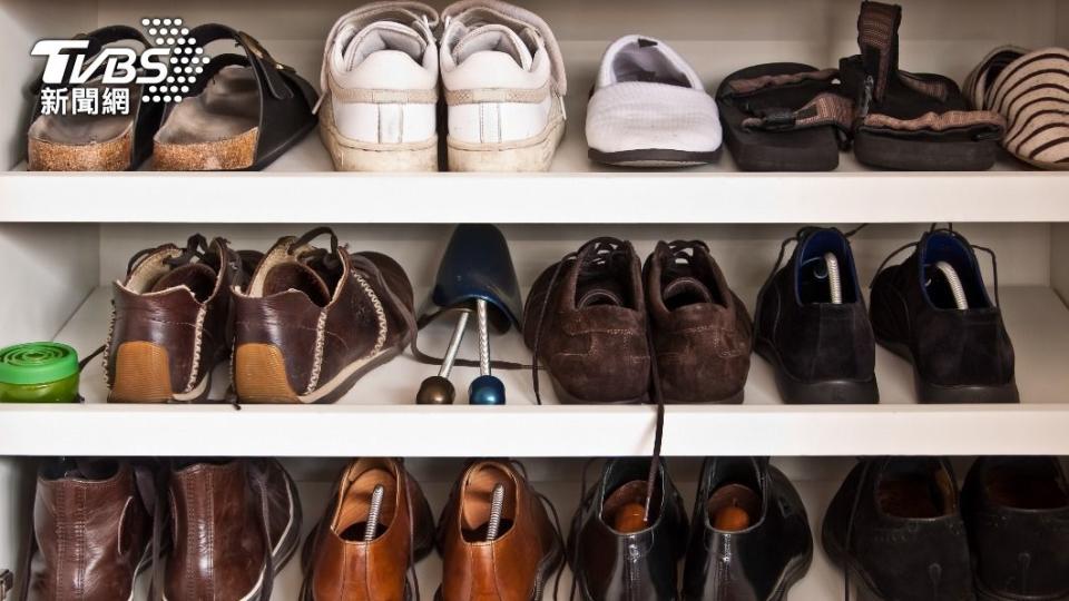 鞋子盡量收到鞋櫃裡。（示意圖／Shutterstock達志影像）